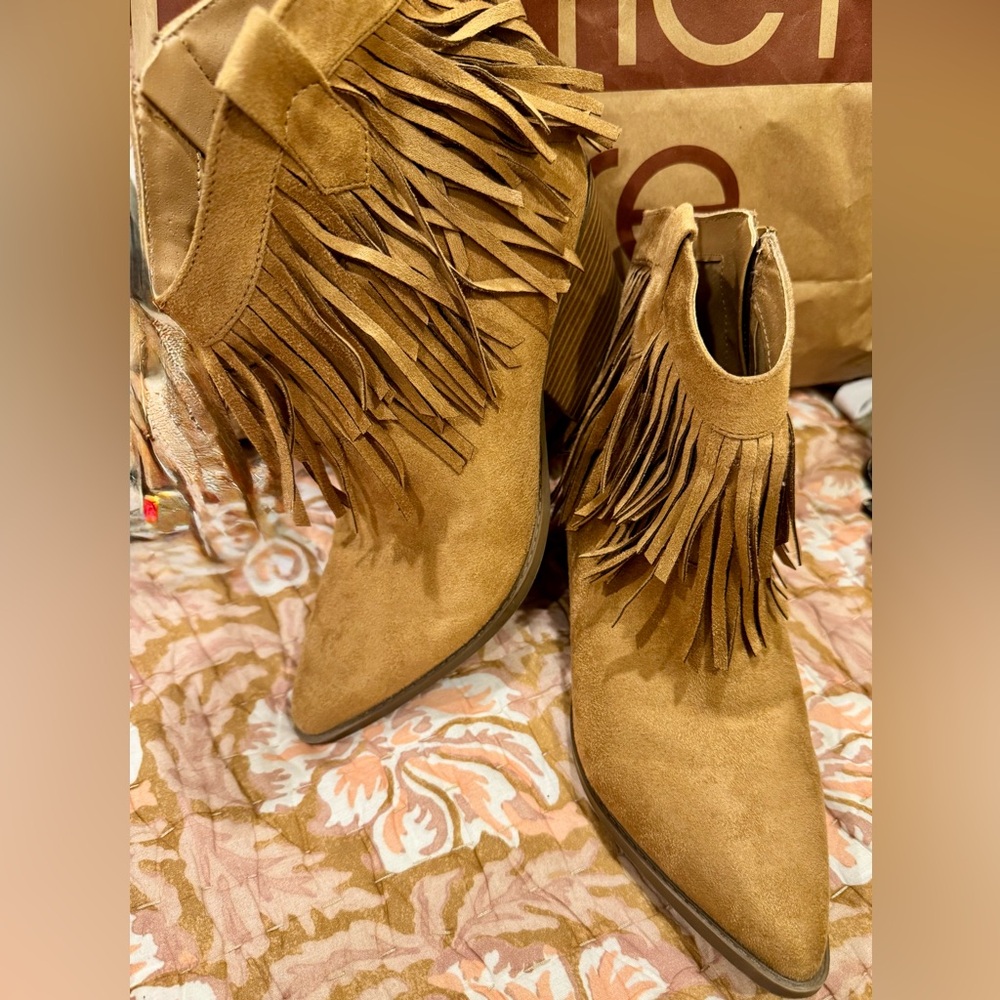 Indigo Rd. Western Fringe Bootie’s in Sz 8